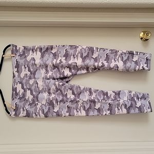 Fabletics Powerhold Camo 7/8 Leggings